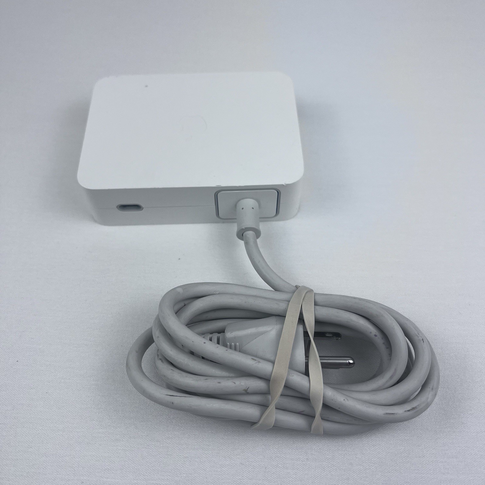 Genuine Apple OEM A1096 Cinema Display White Power Adapter 65W w/ Cord Untested