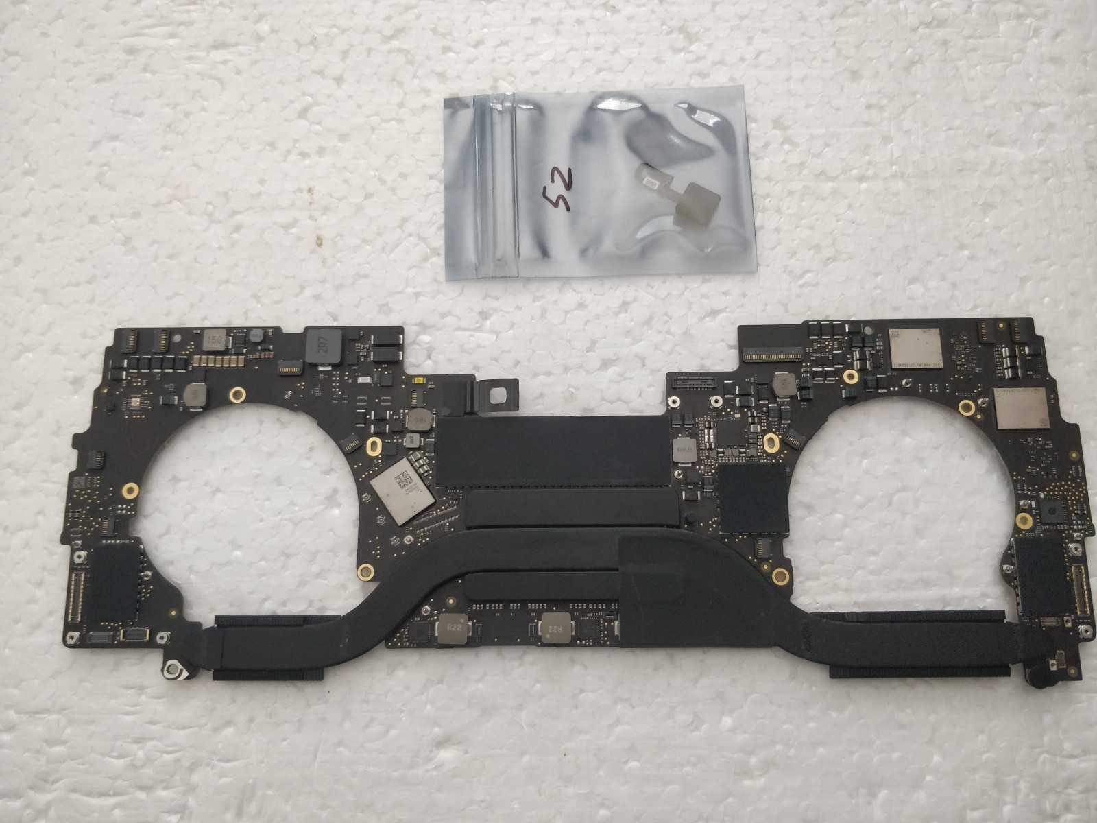 Apple Macbook Pro 13, A2251, 2020 Logic Board, i7 2.3 GHz,32 GB,500 GB, Sequia