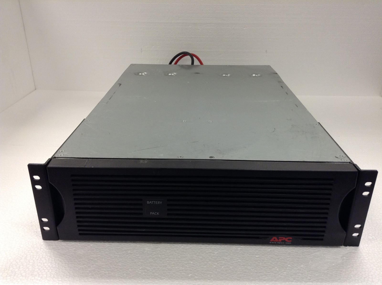 APC SUA48RMXLBP3U Extended Battery Pack w/ 2 APCRBC105 Trays, No Batteries