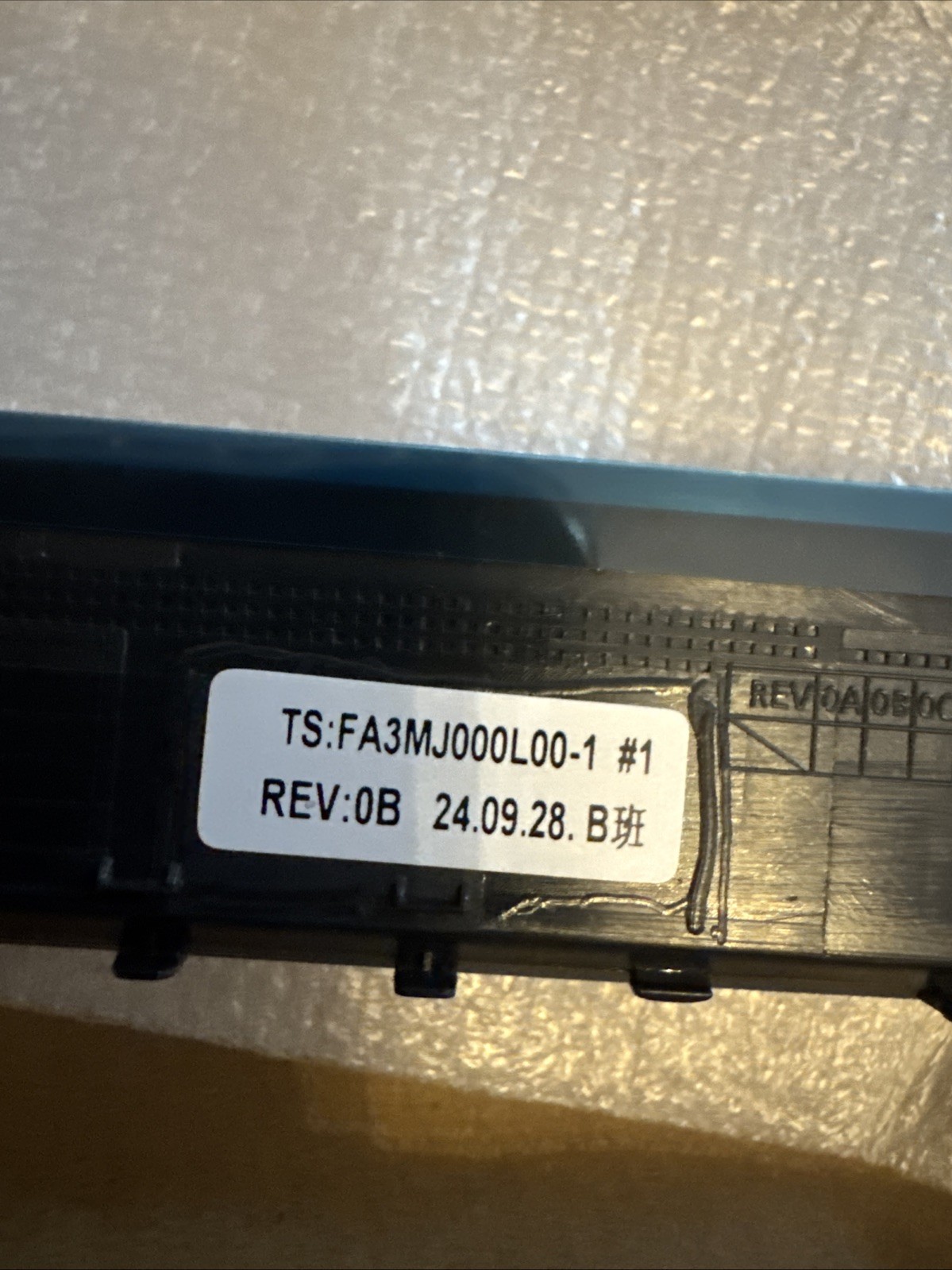 Dell Back Cover And Hinges. Unknown Model. See Pictures. New Open Box.