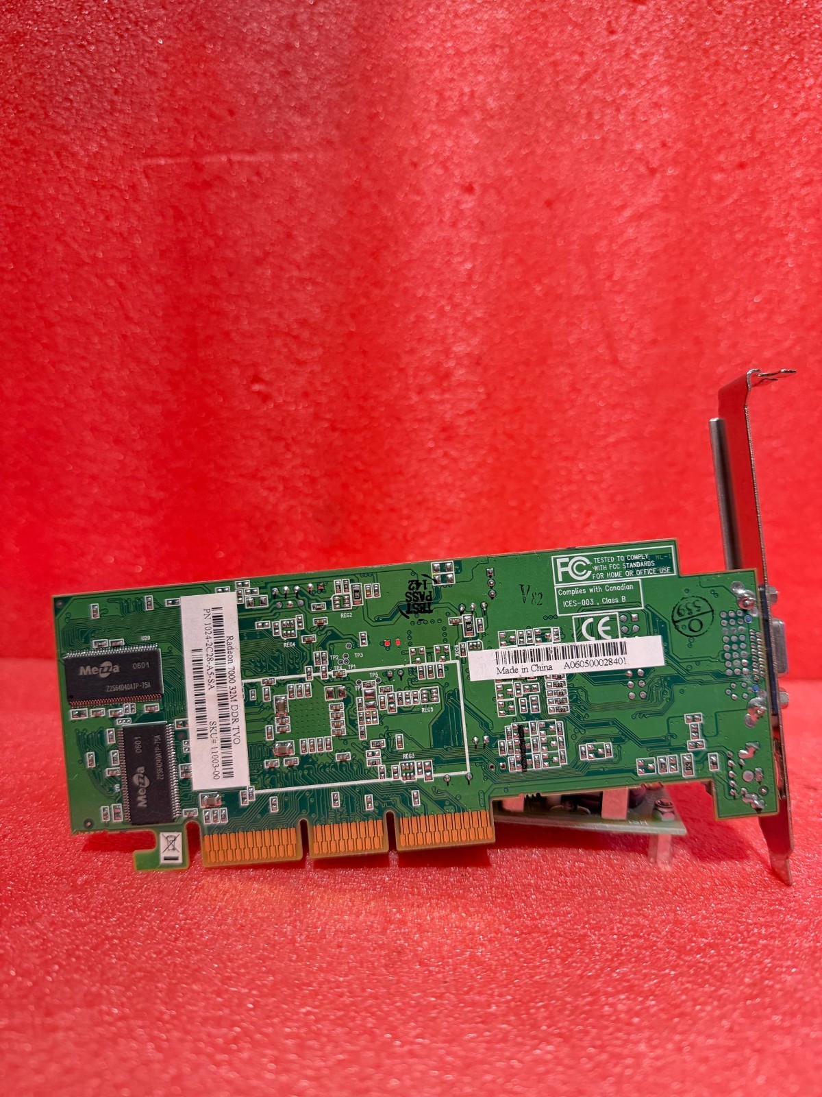 ATI RADEON 7000 32M DDR TVO AGP Universal 1024-2C28-A5-SA