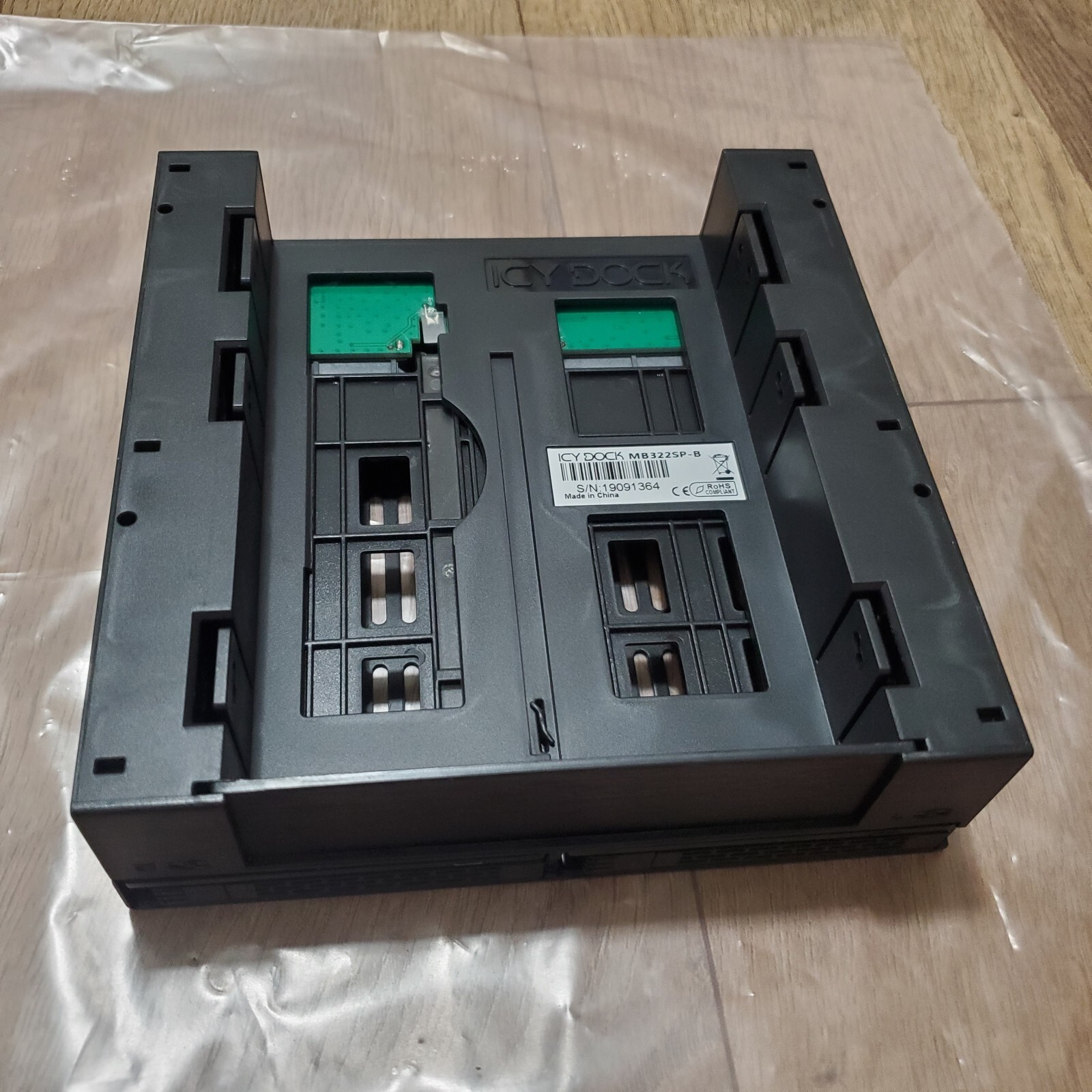 MB322SP-B ExpressCage ICY DOCK Mobile Rack 2x 2.5″ SAS/SATA/HDD/SSD to 5.25″ HDD