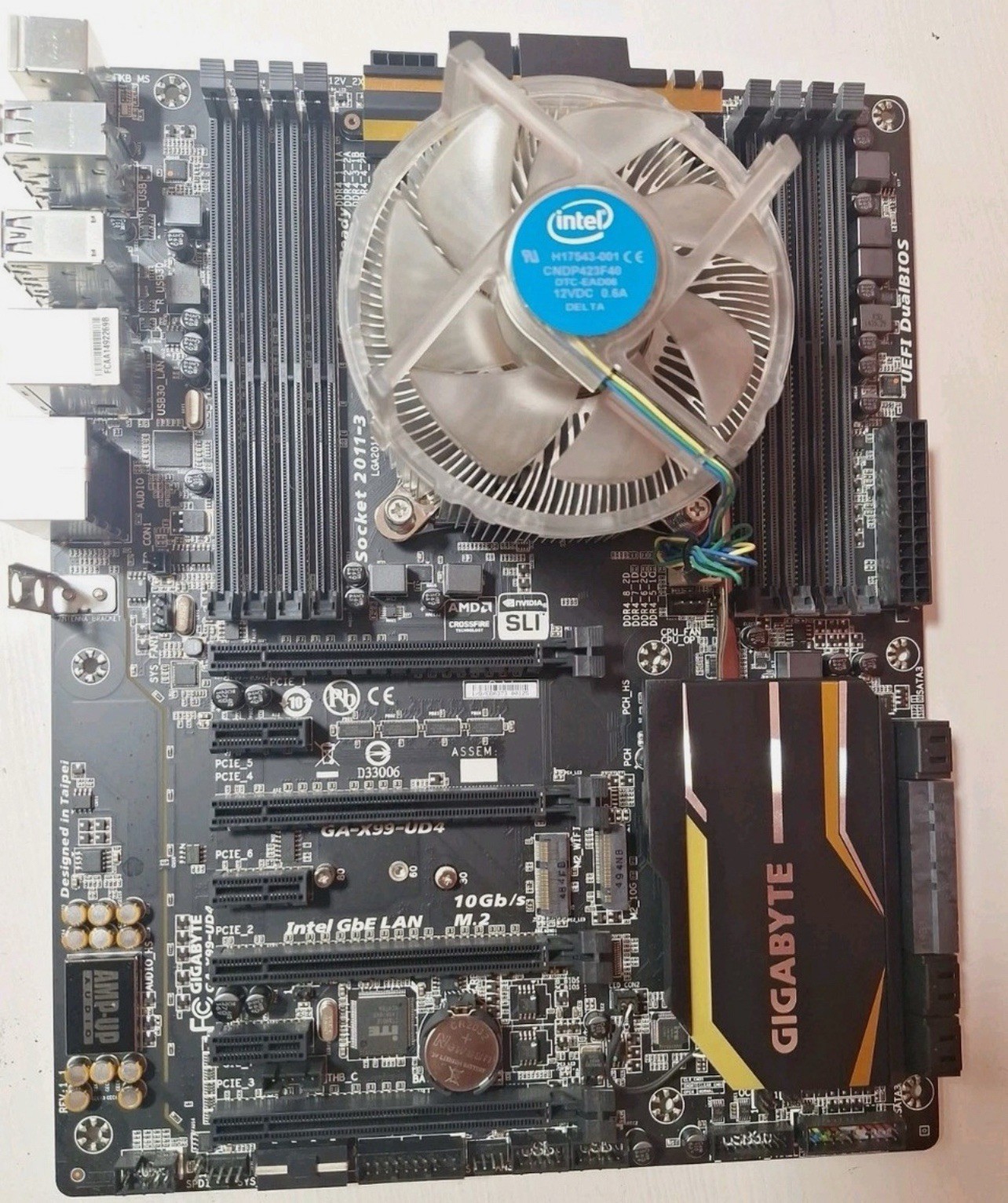 GIGABYTE GA-X99-UD4 Gaming Motherboard i7-5820K CPU