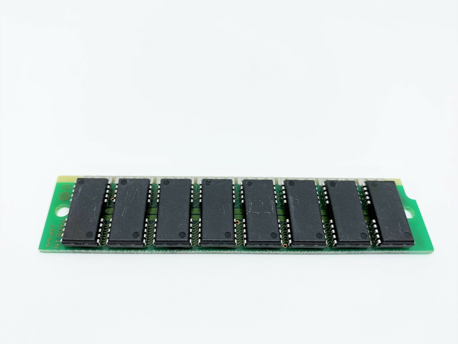 One (1) 30-pin SIMM w/ unknown capacity and speed (WCM-30S-032)