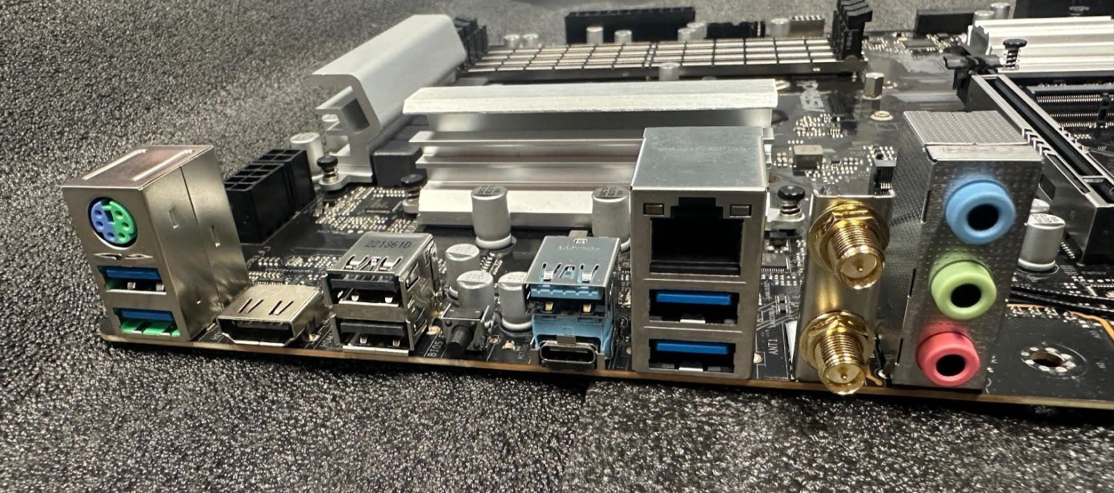 ASROCK Z690-C/D5 ATX WIFI Motherboard Intel Socket LGA1700 (USED)