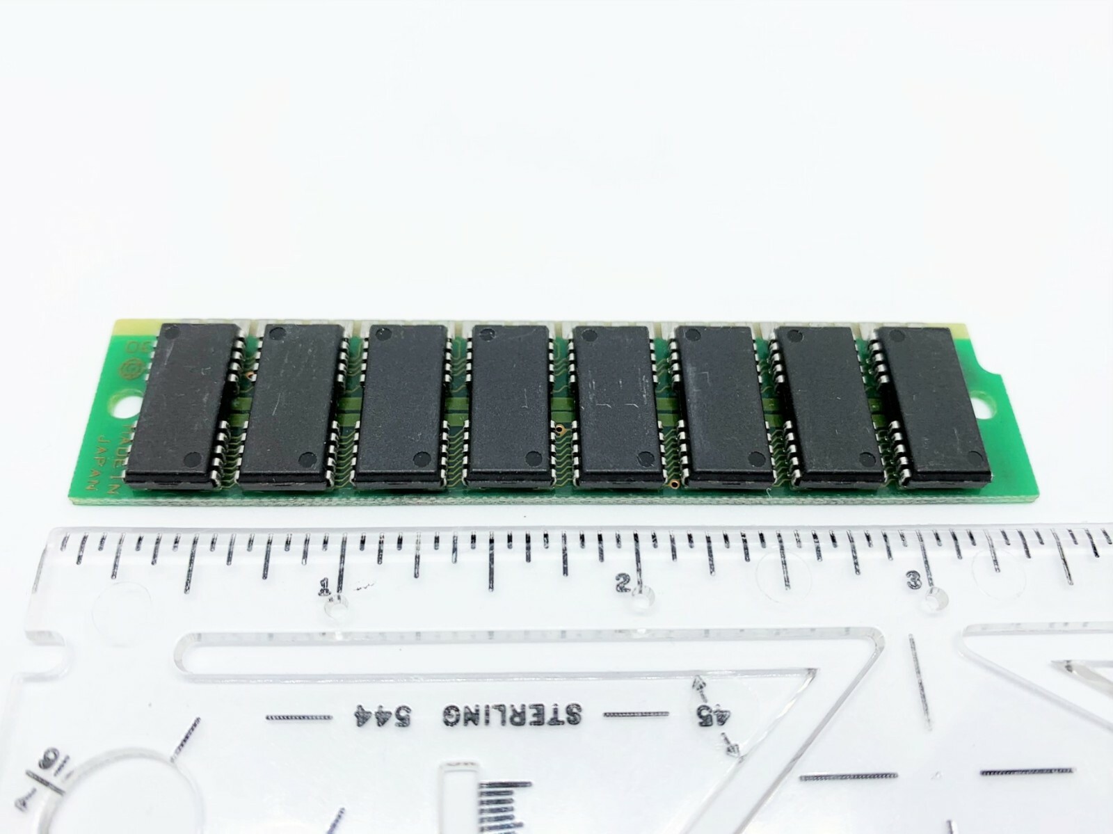 One (1) 30-pin SIMM w/ unknown capacity and speed (WCM-30S-032)