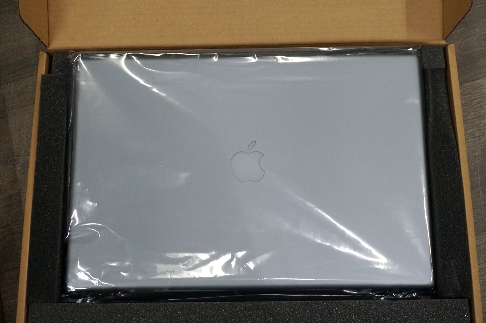 Brand New Late 2008 Macbook Pro 17″ A1261 LCD Screen Assembly Matte 605-1697