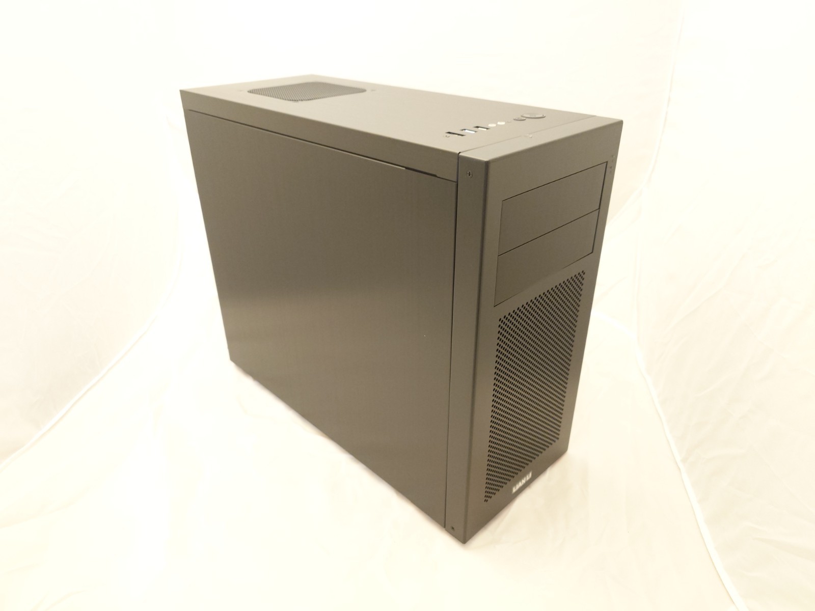 Lian-Li PC-A04 Black Aluminum Computer Case. Brand NEW