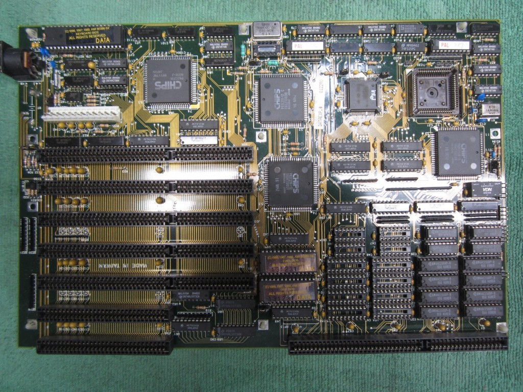 CHIPS/AMI/Intel 386SX Baby AT Motherboard 1MB RAM w/ Super VGA 6400 Video Card