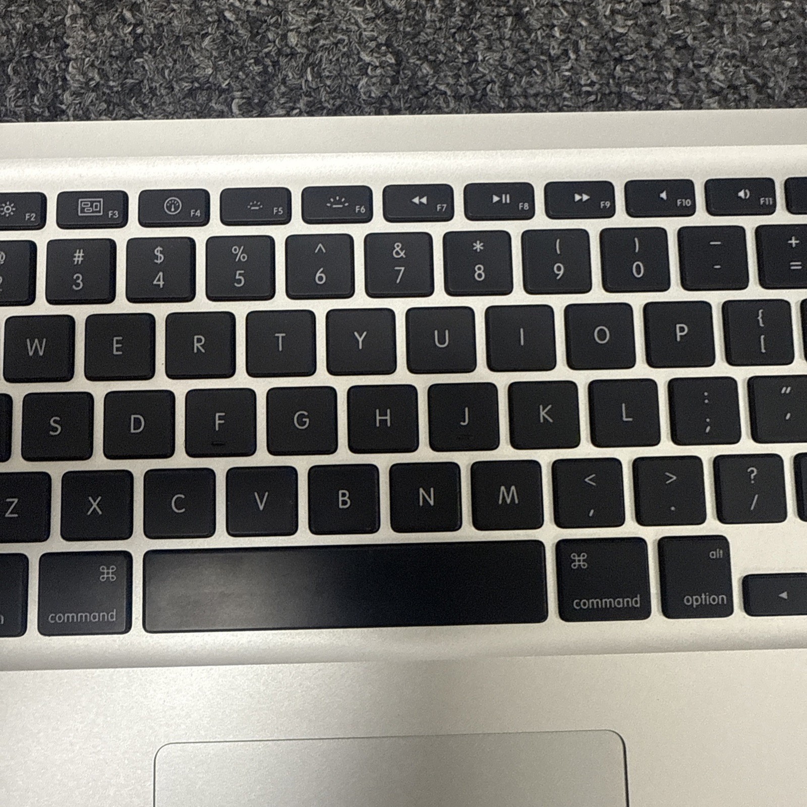 Apple MacBook Pro A1286 2010 2011 2012 – PalmRest Keyboard Trackpad NEW 661-6509
