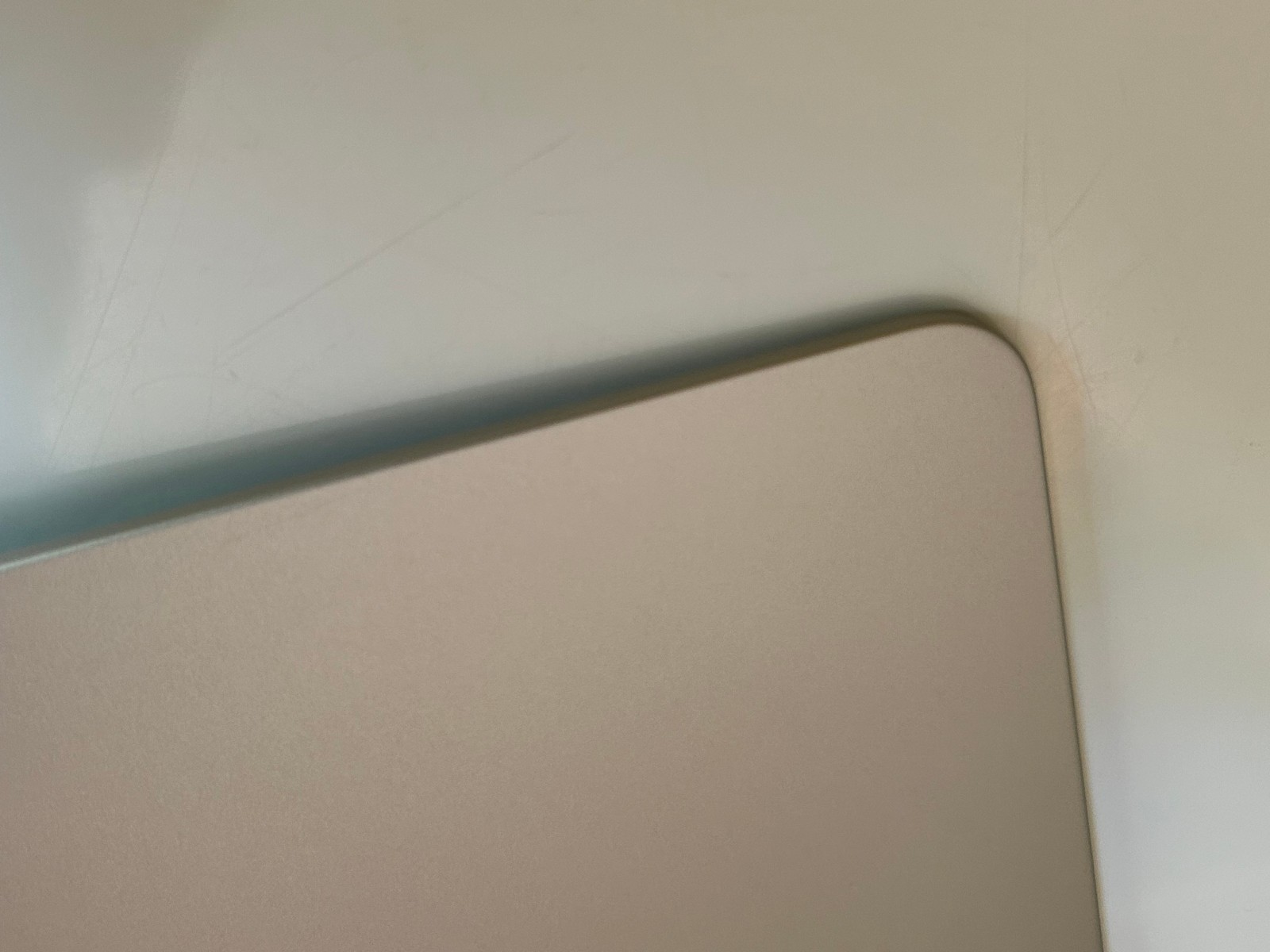 Genuine Apple A3114 15″ Macbook Air M3 2024 LCD Display – Starlight – Grade A-