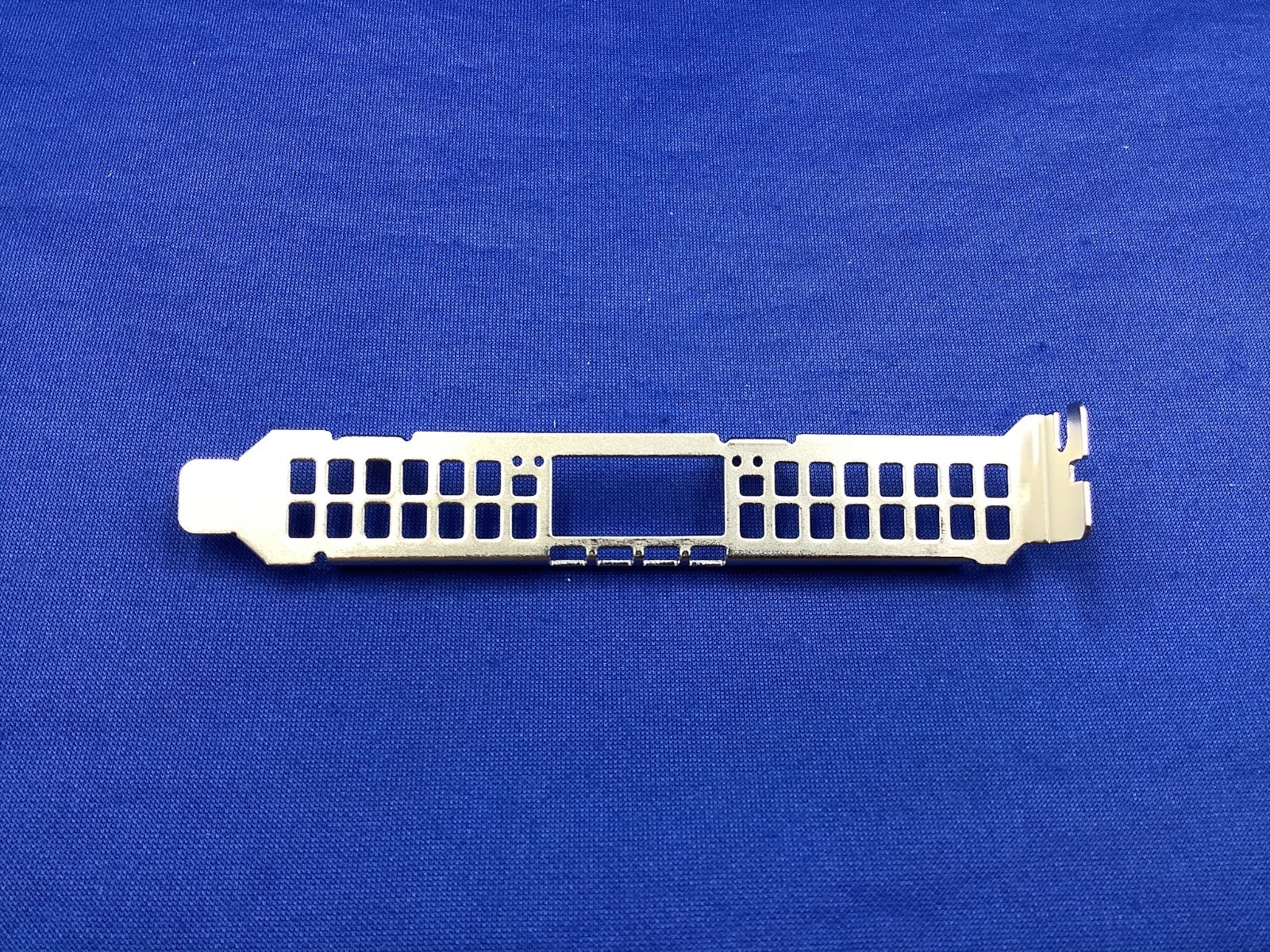 Full height bracket for MCX75310AAS-NEAT MCX75310AAS-HEAT CX-7 200G 400G NDR