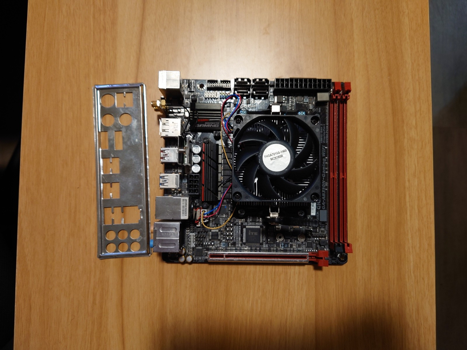 Gigabyte GA-AB350N-Gaming WIFI Motherboard Mini-ITX + Ryzen 3 2300X