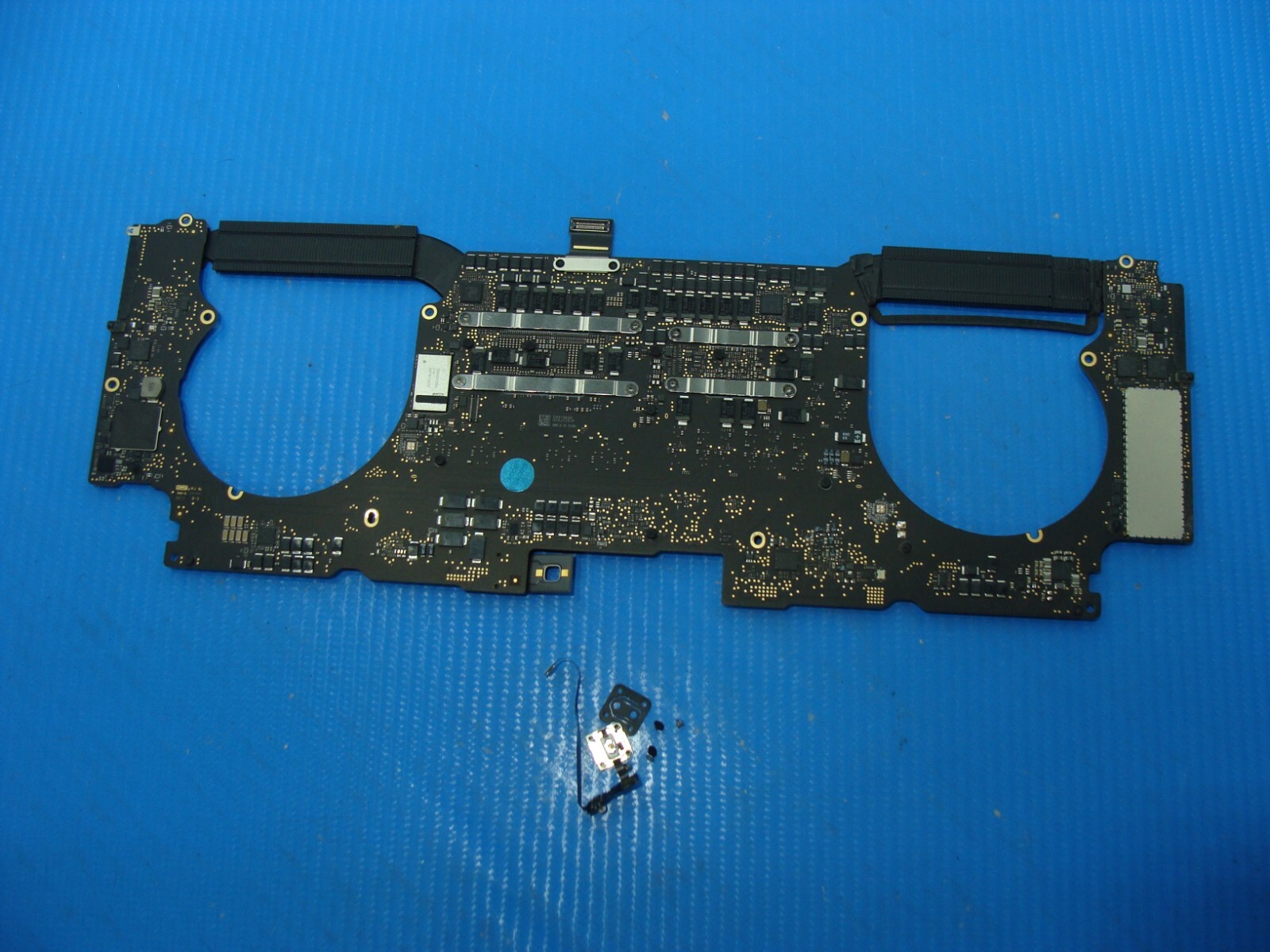 MacBook Pro 15″ A1707 2017 MPTR2LL i7 3.1GHz 16/256GB 555 Logic Board 661-7386
