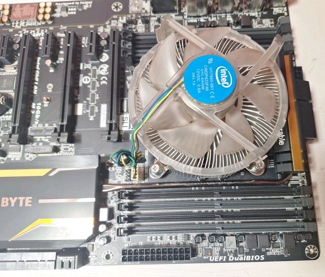 GIGABYTE GA-X99-UD4 Gaming Motherboard i7-5820K CPU