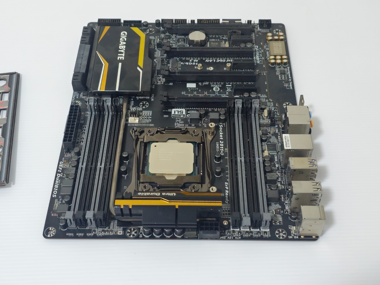 Gigabyte GA-X99-UD4 LGA2011-3 ATX Motherboard Intel X99 DDR4 USB 3.0