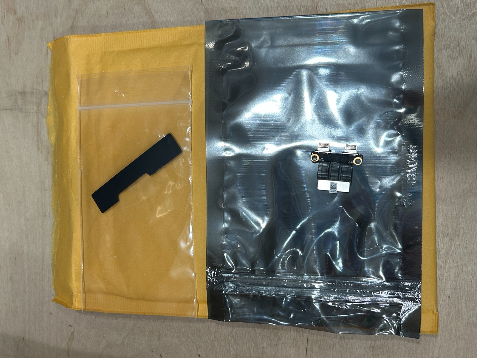 Lot of 12 USB-C Board (923-04254) for MacBook Pro (13-in, 2020, 4 TBT3)