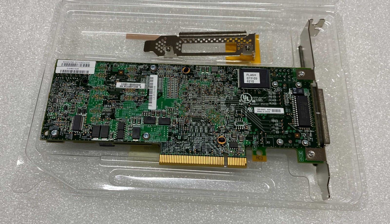 Intel RS2PI008 L3-25152-50B SAS Low and High Bracket Raid Card w/Battery