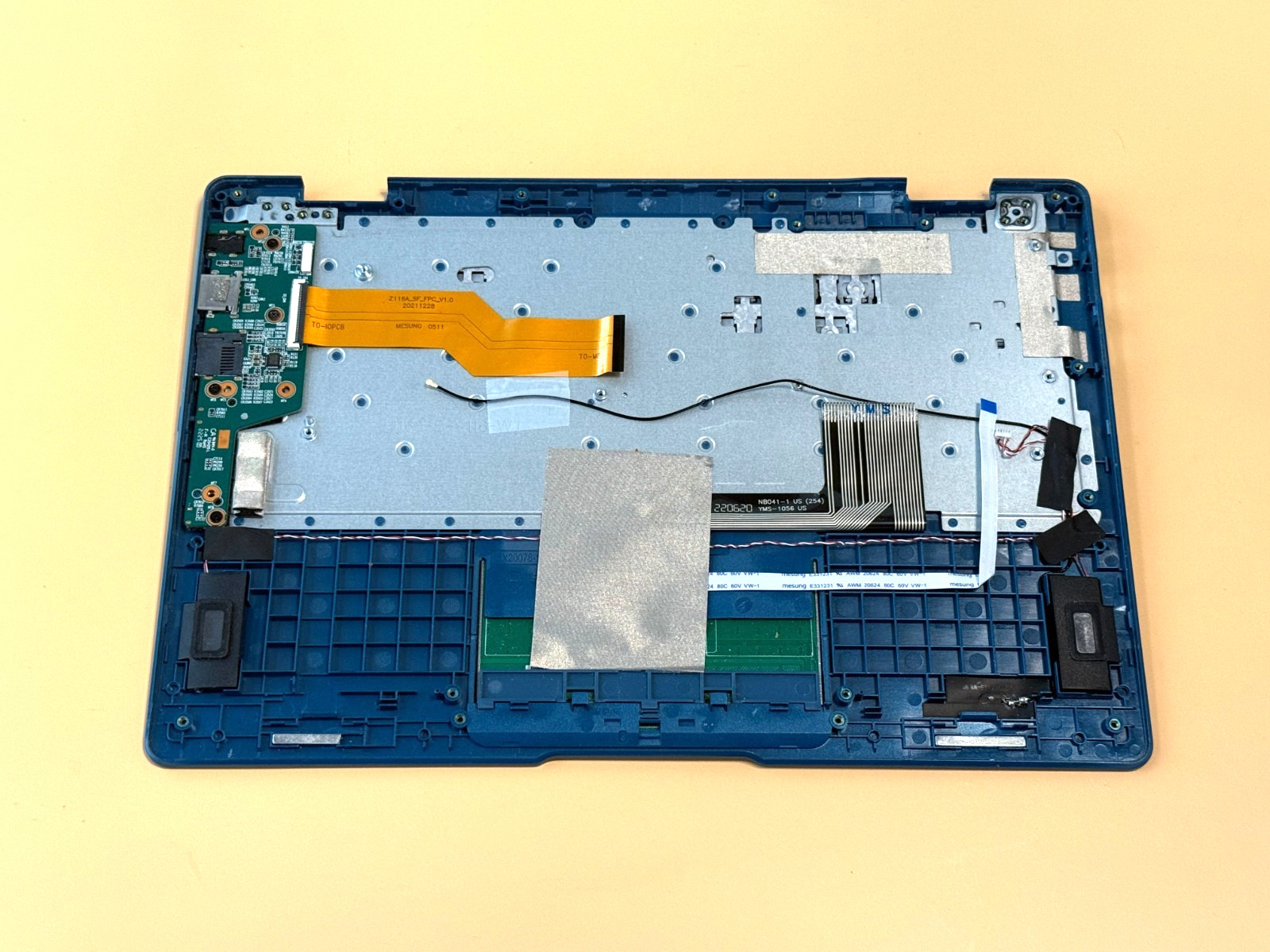Gateway GWTC116-2BL 2-in-1 – Palmrest Touchpad Keyboard Top Cover Blue