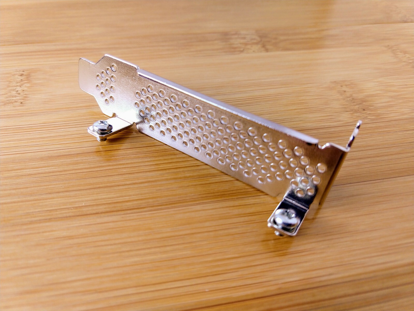 Low Profile Half Height PCI ventilated bracket for 6Gbps LSI SAS controller MD2