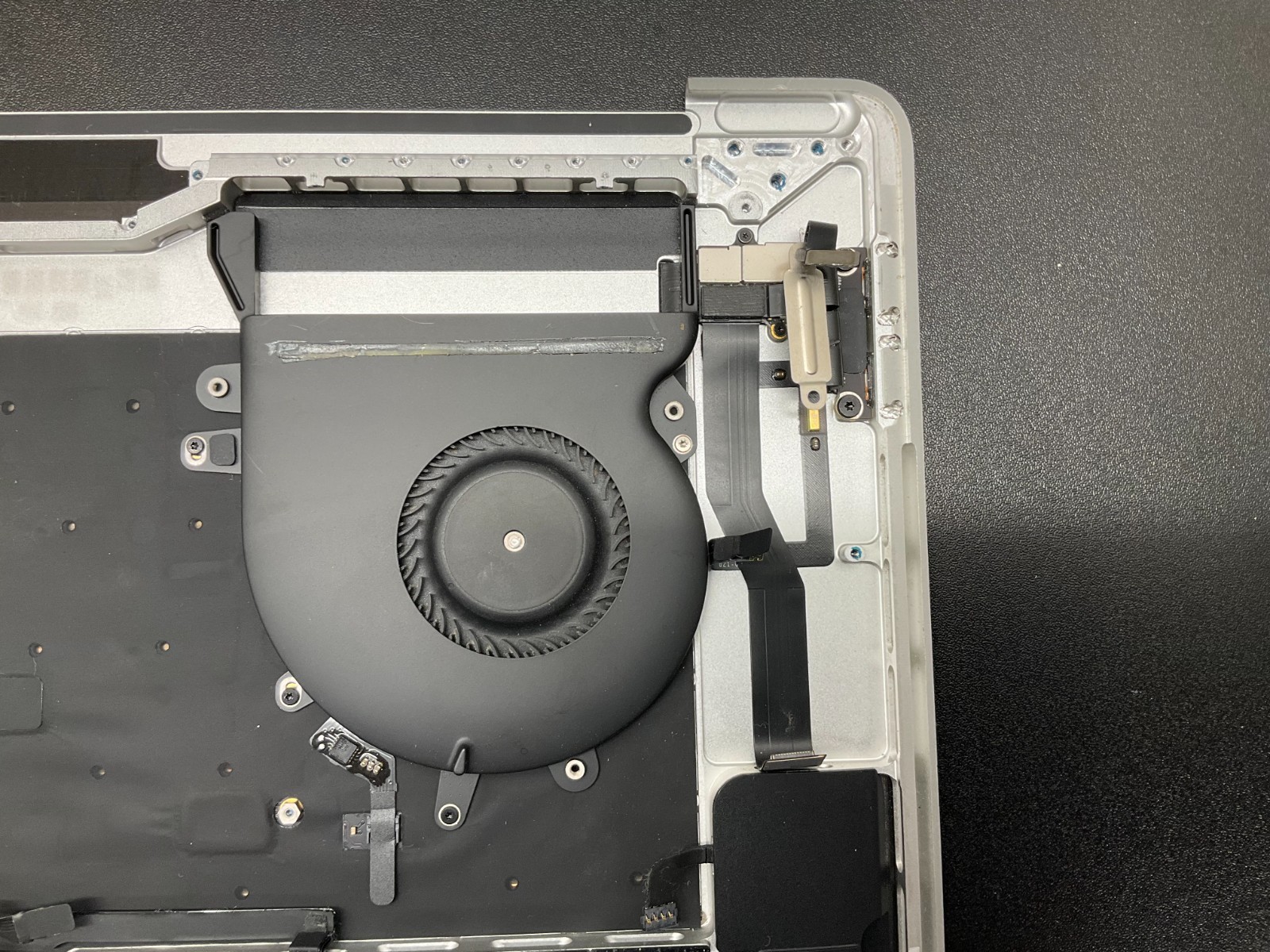 MacBook Pro 15″ A1707 Top Case + Touchpad +Keyboard +Battery+Fan +Speaker
