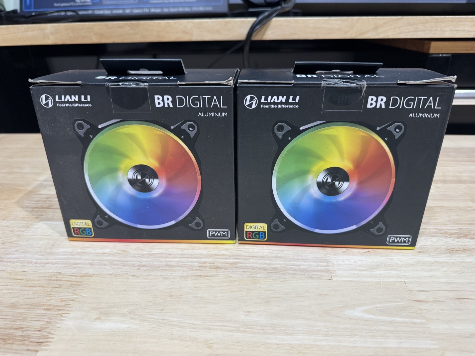 LIAN LI BR DIGITAL ALUMINUM DIGITAL RGB COOLING FAN