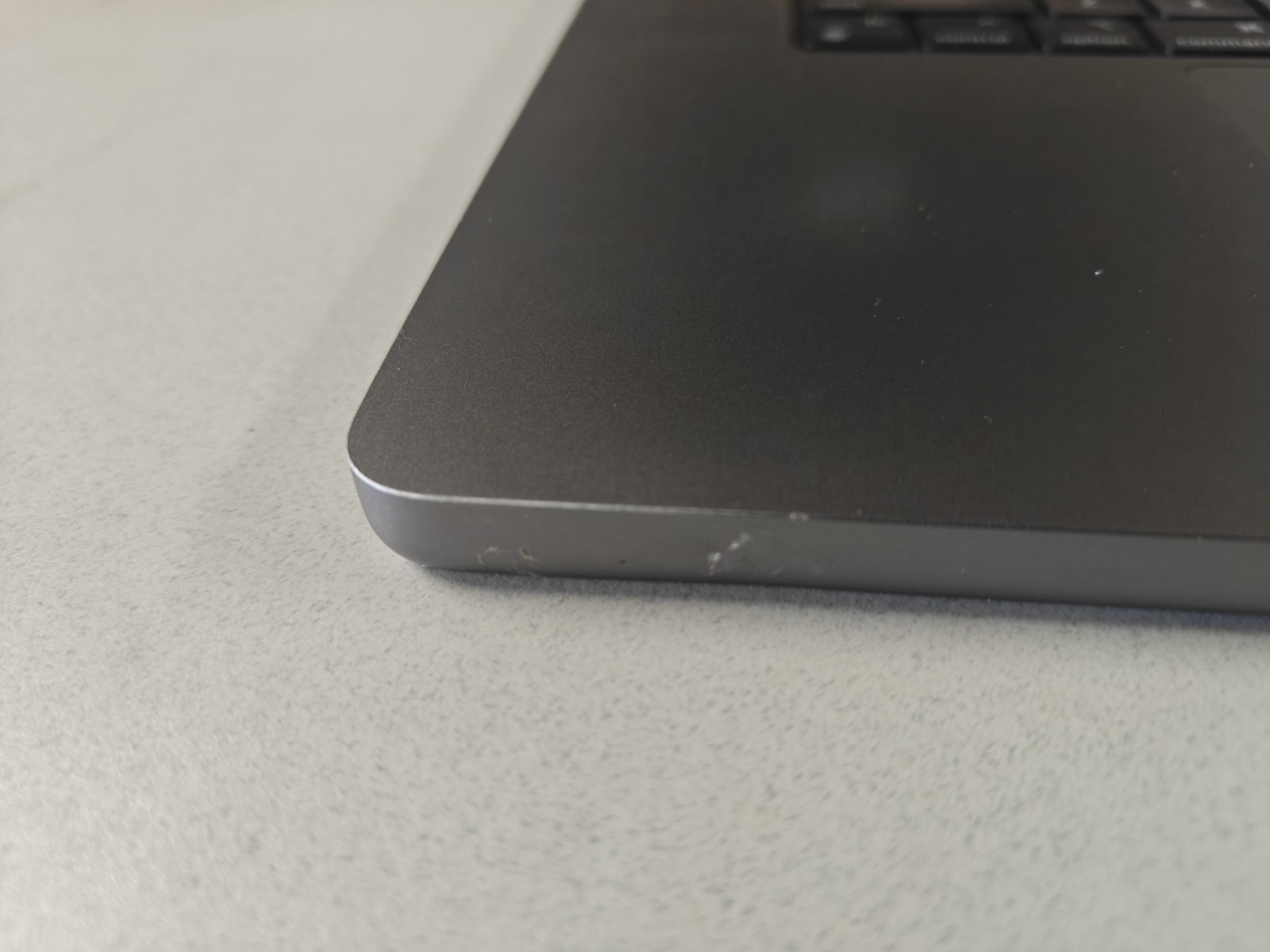 Apple MacBook Pro A2485 Keyboard, Battery – SPACE GRAY – C Grade