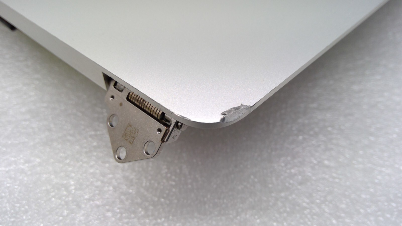 Geniune Apple LCD Screen Complete Assembly 15″MacBook Pro A1990 2018 2019 B3 S
