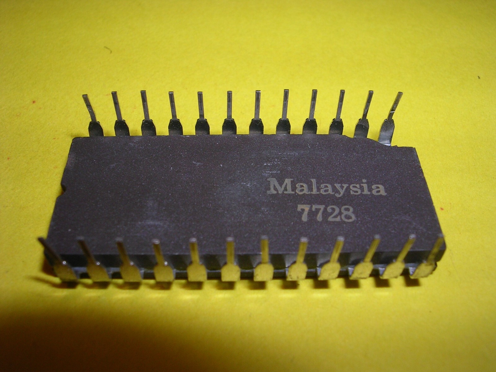 Intel B1702A (C1702A, 1702A) EPROM Chip