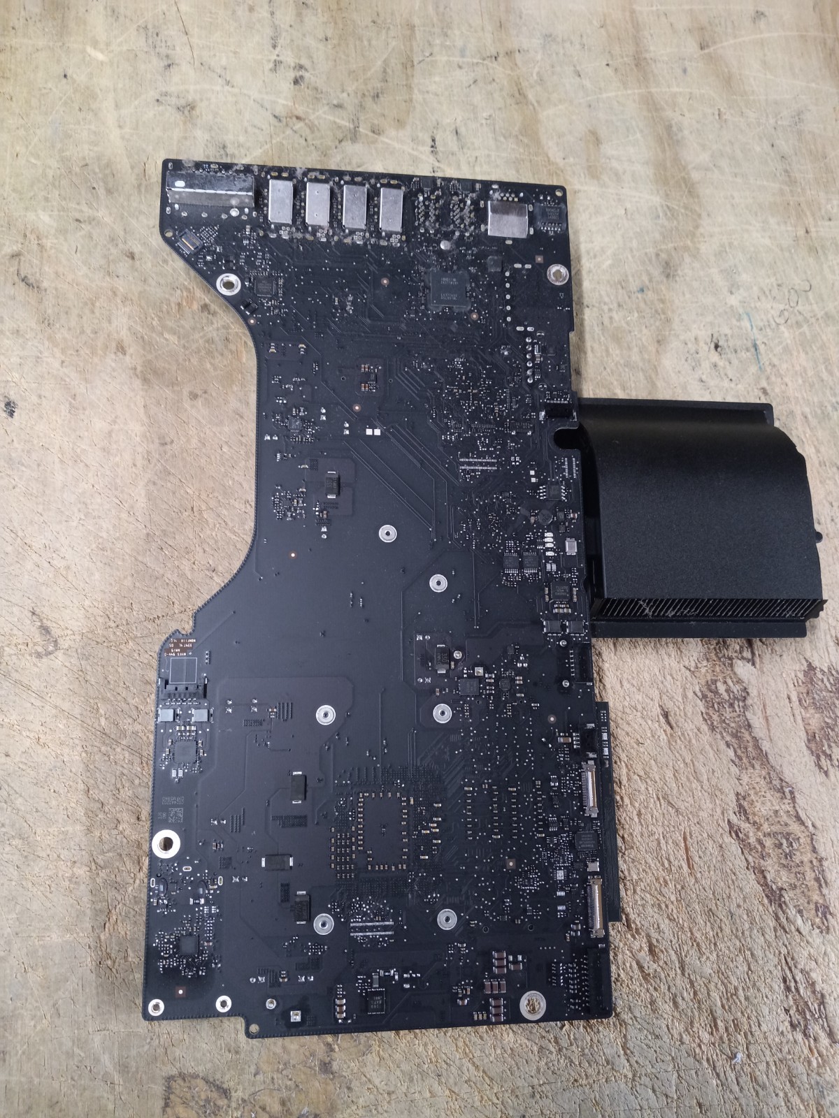 Apple iMac A1418 21.5 Late 2013 i5-4570R 2.7GHz Logic Board 820-3588-A + 16GB RA