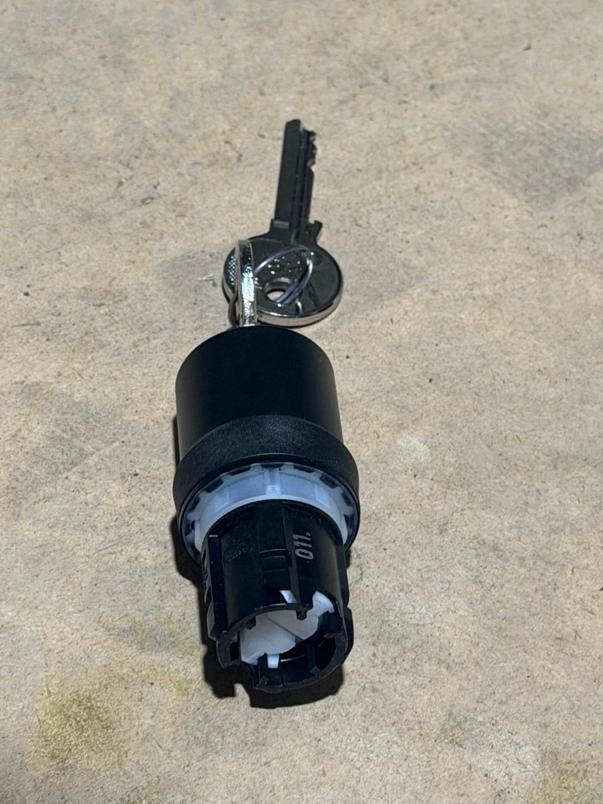 3SU1000-5HF11-0AA0 key-operated switch Siemens, 22 mm, round, plastic, lock no.
