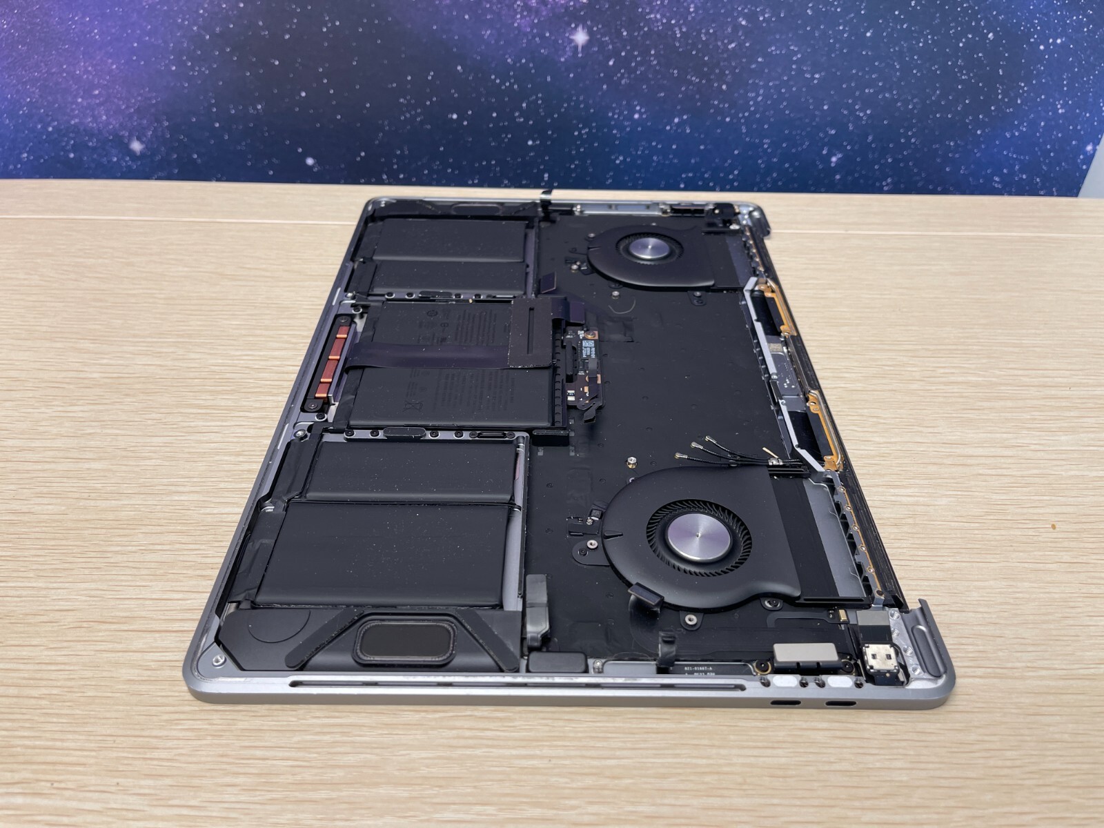 OEM MacBook Pro 13″ A1989 2018 2019 Topcase Keyboard Battery Space Gray – A