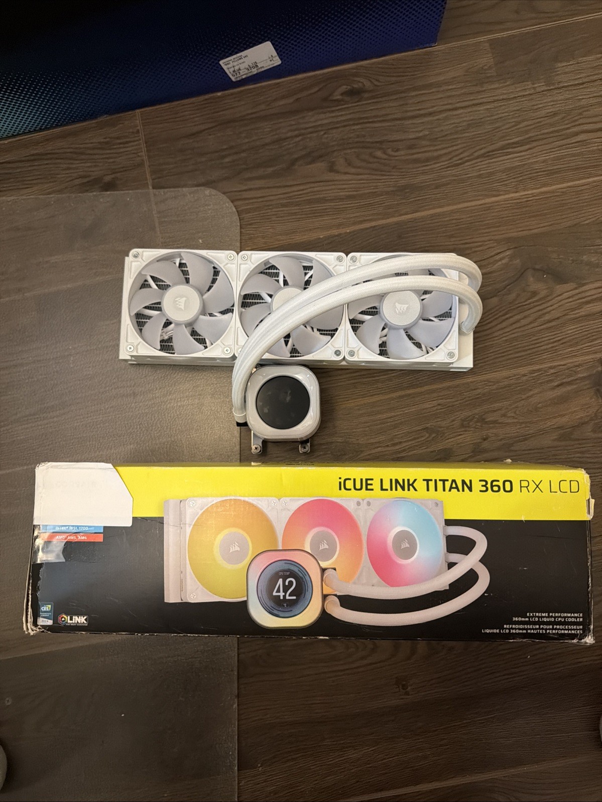CORSAIR – iCUE LINK TITAN 360 RX LCD Liquid CPU Cooler – White