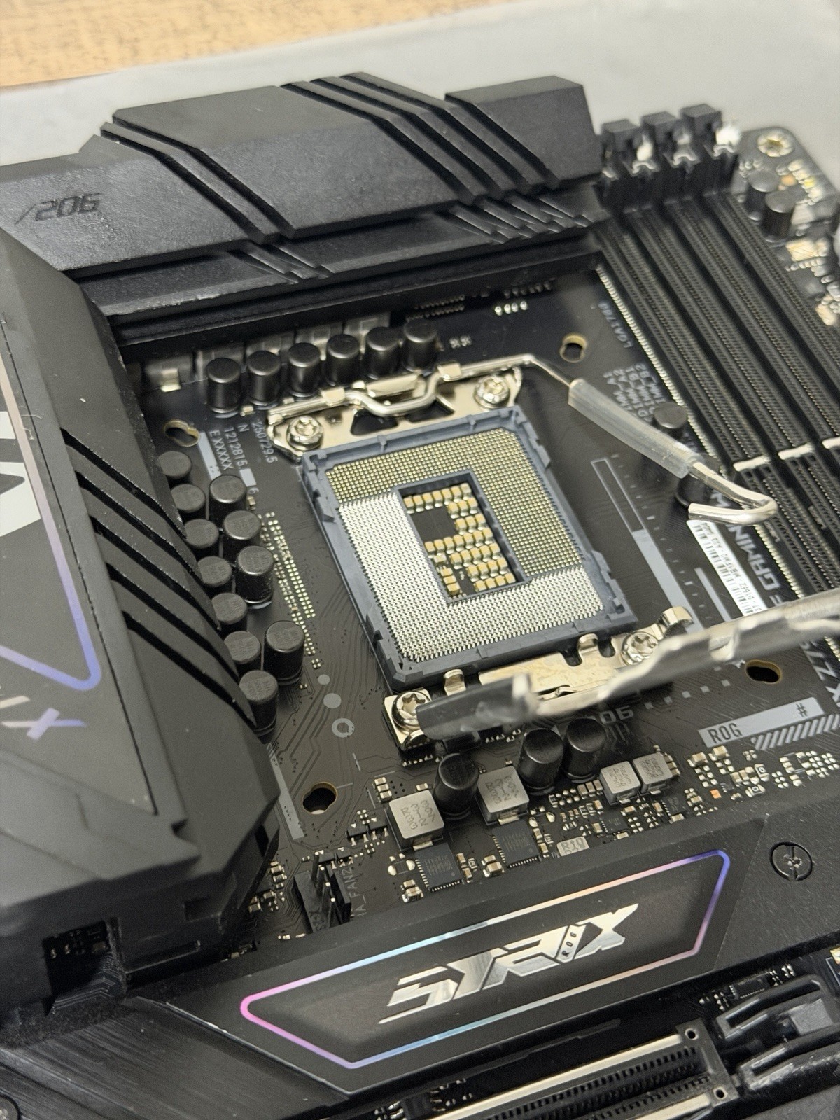ASUS rot Strix Z790F Gaming WiFi 2 Motherboard (see Description)