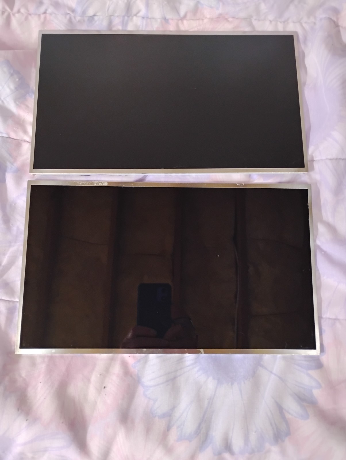 2-LG DISPLAY LP156WH2. 1- (TL)(E1) 1- (TL)(B1). 1 glossy, 1 Matte