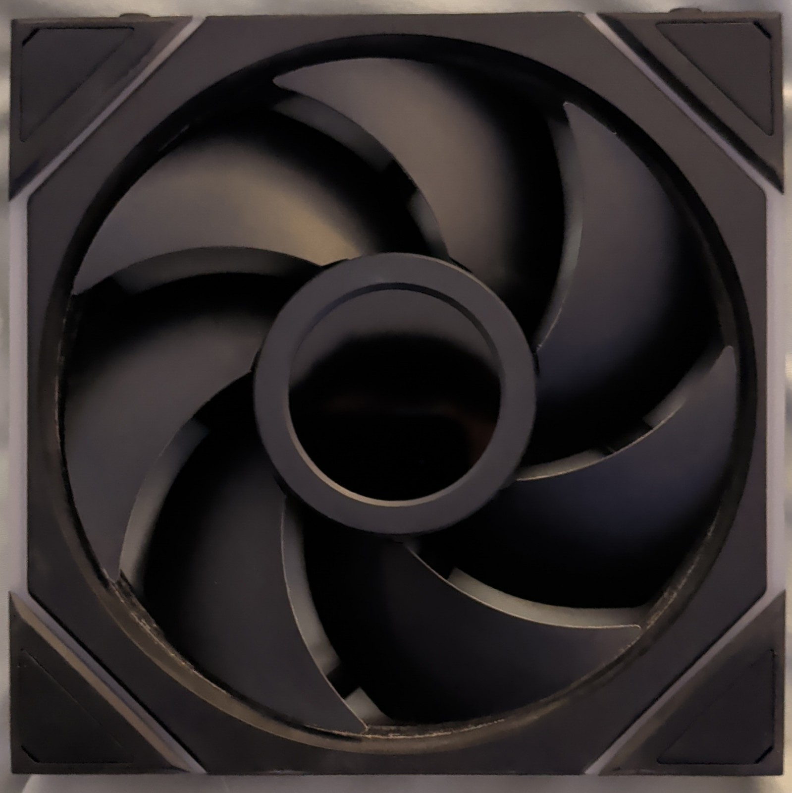 Lian Li UNI FAN TL Wireless LCD 140mm Black Case Fan Reverse Blade 4-Pin