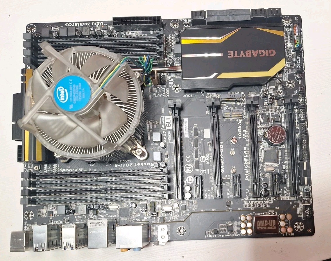 GIGABYTE GA-X99-UD4 Gaming Motherboard i7-5820K CPU