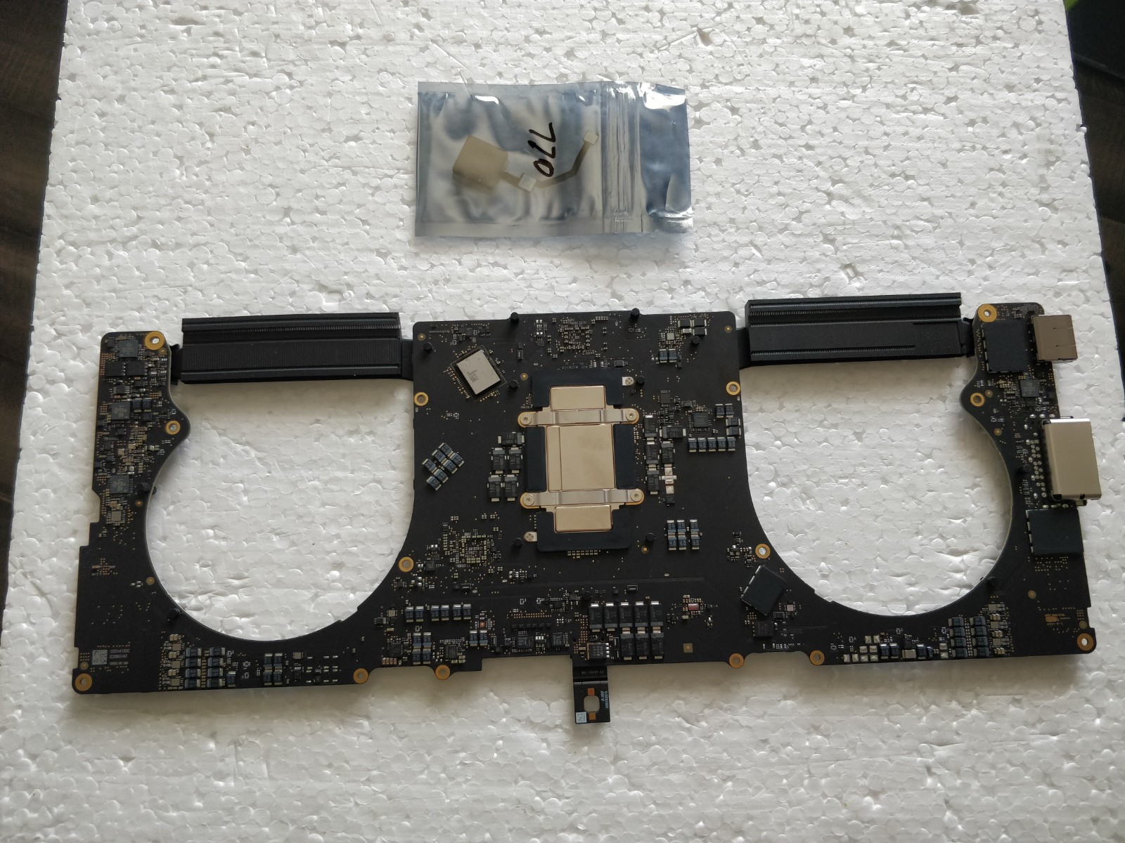 Apple macbook Pro 16, A2485, M1 Logic Board ,3.5 GHz,16 GB, Parts