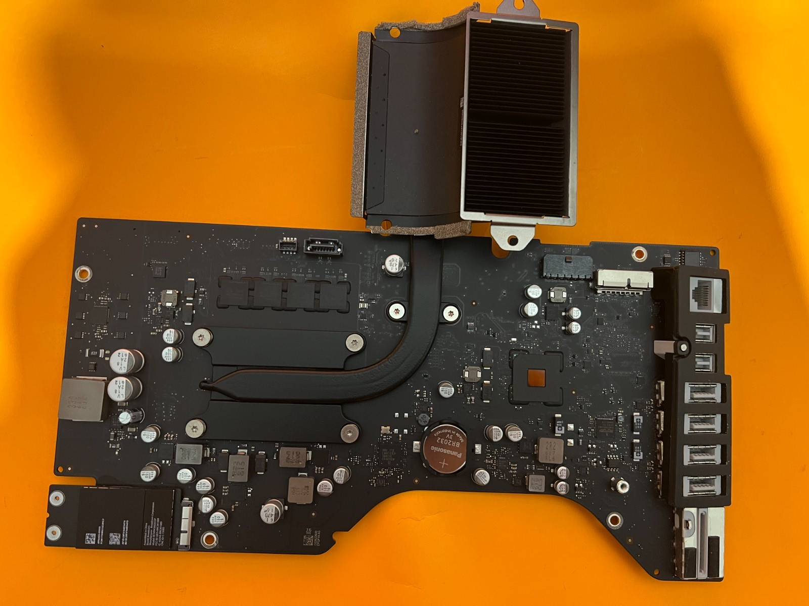 Apple iMac Logic Board 21.5″ A1418 2017 Retina 4K 3.4 GHz i5 8GB EMC: 3069