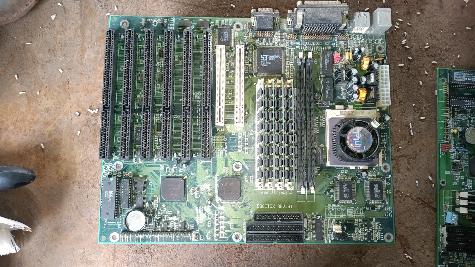 Vintage 586ITOX REV.B1 AT Industrial Motherboard with RAM