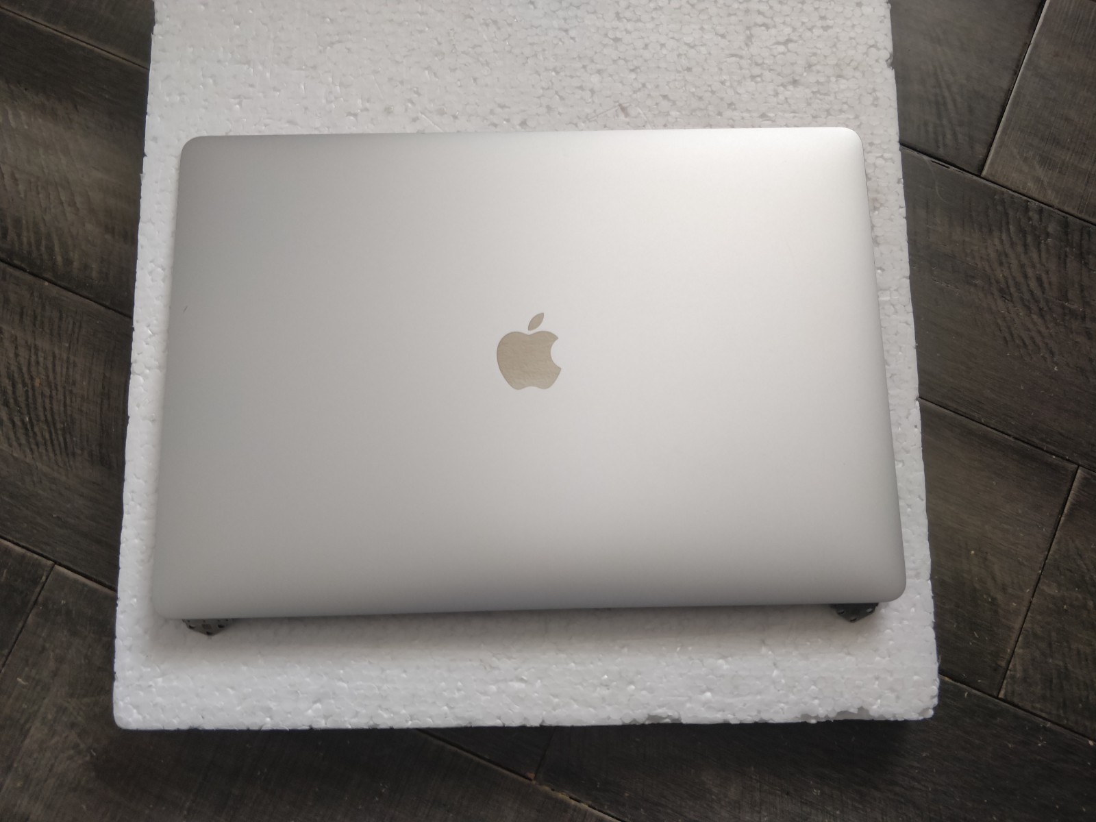 Genuine Apple Macbook Pro 15 inch, A1990, 2018-2019 LCD Screen Assembly, Silver