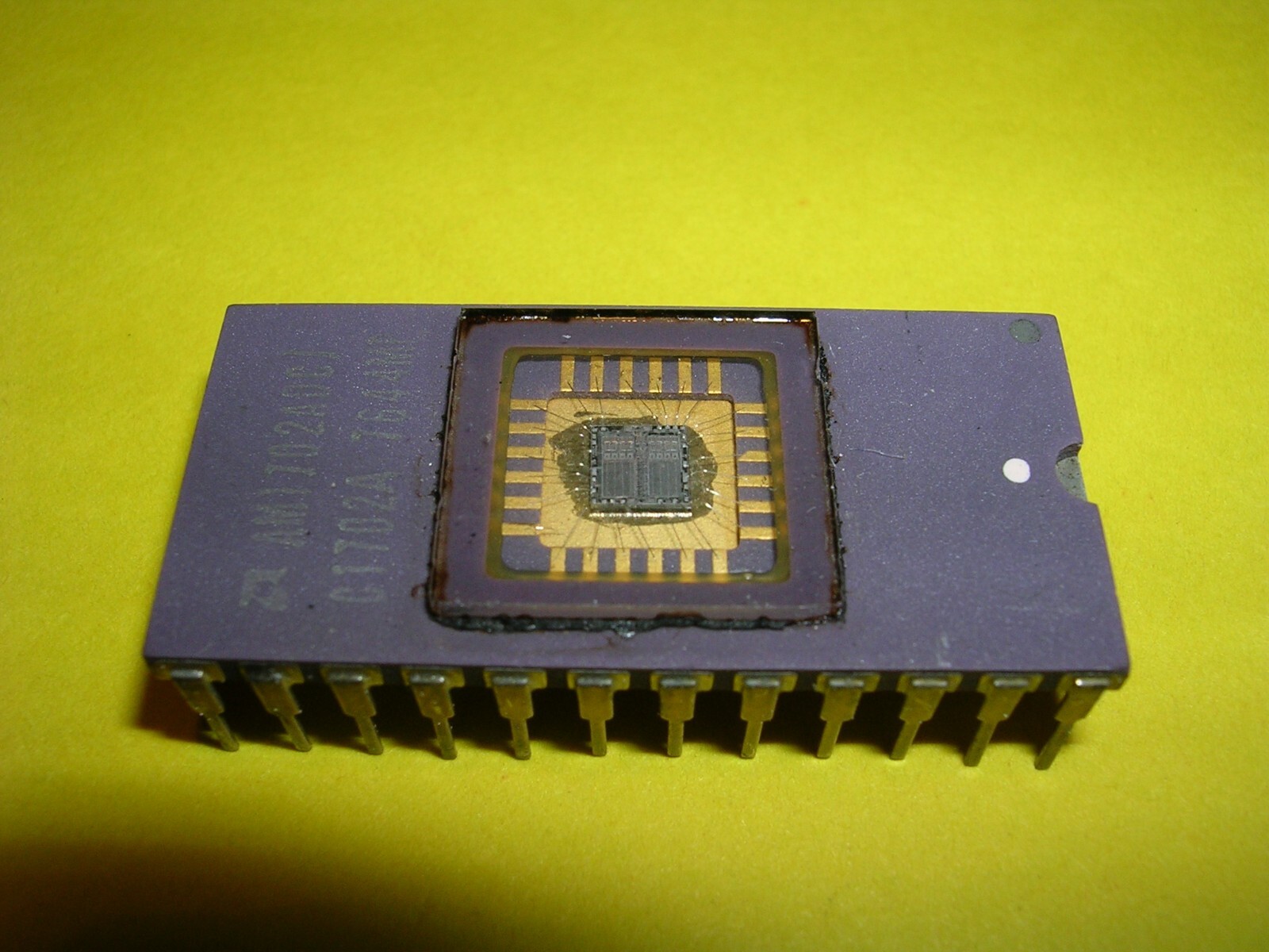 Advanced Micro Devices (AMD) AM1702ADC / C1702A (Second Source for Intel C1702A)