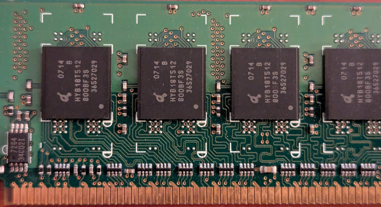 Qimonda HYS64T64000HU-3S-B 512MB PC2-5300U DDR2-667 240-Pin DIMM RAM