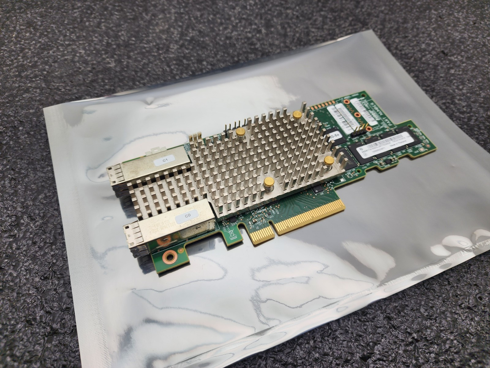 Broadcom MegaRAID SAS9480-8e PRAID EP540e SAS RAID Card 930-8e