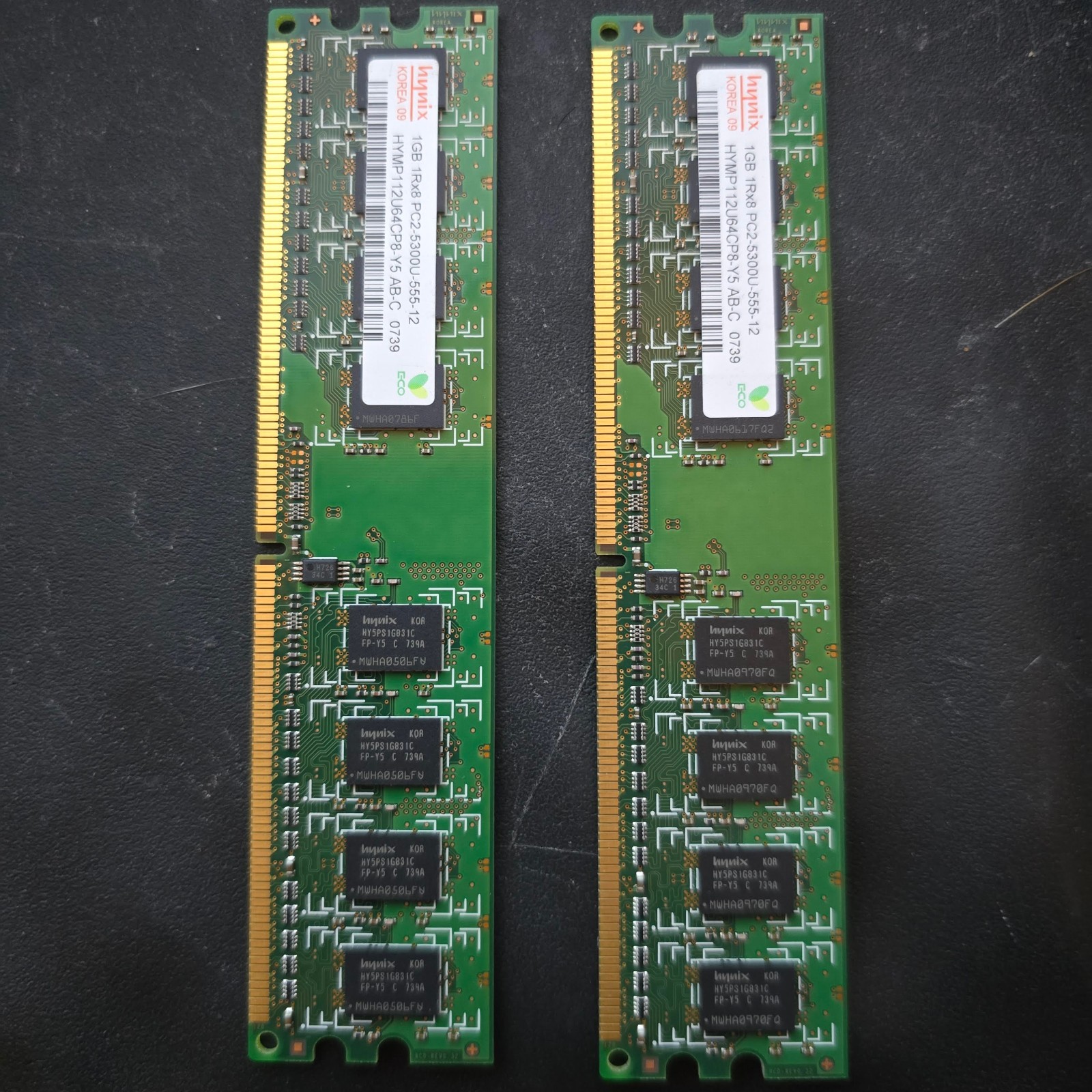 2 Hynix 1GB 1Rx8 DDR2 PC2-5300U-555-12 Desktop Memory HYMP112U64P8-Y5 AB-C