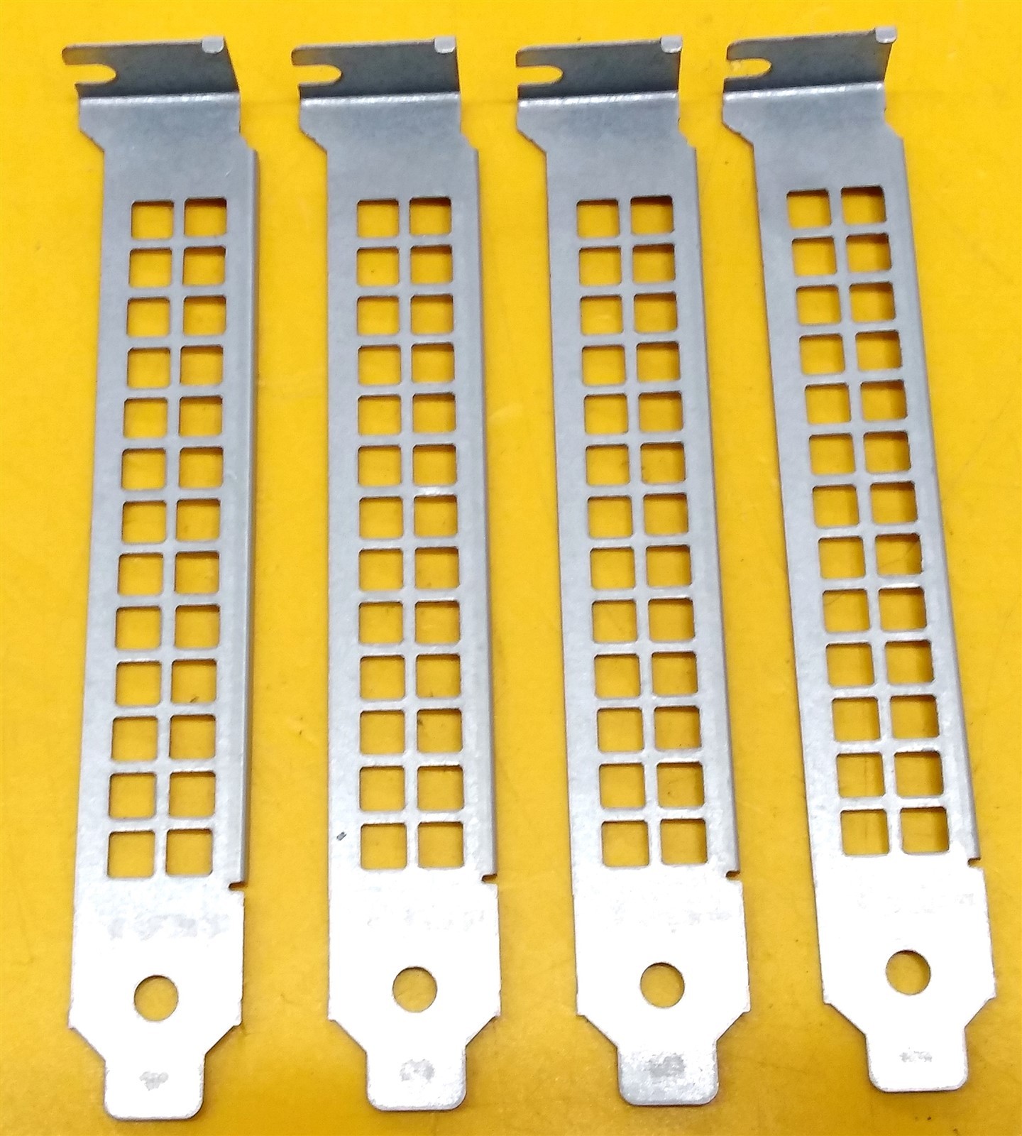 ⭐️⭐️⭐️⭐️⭐️ *Lot of 4* Desktop Full Height PCI Vented Slot Cover Bracket ME60192