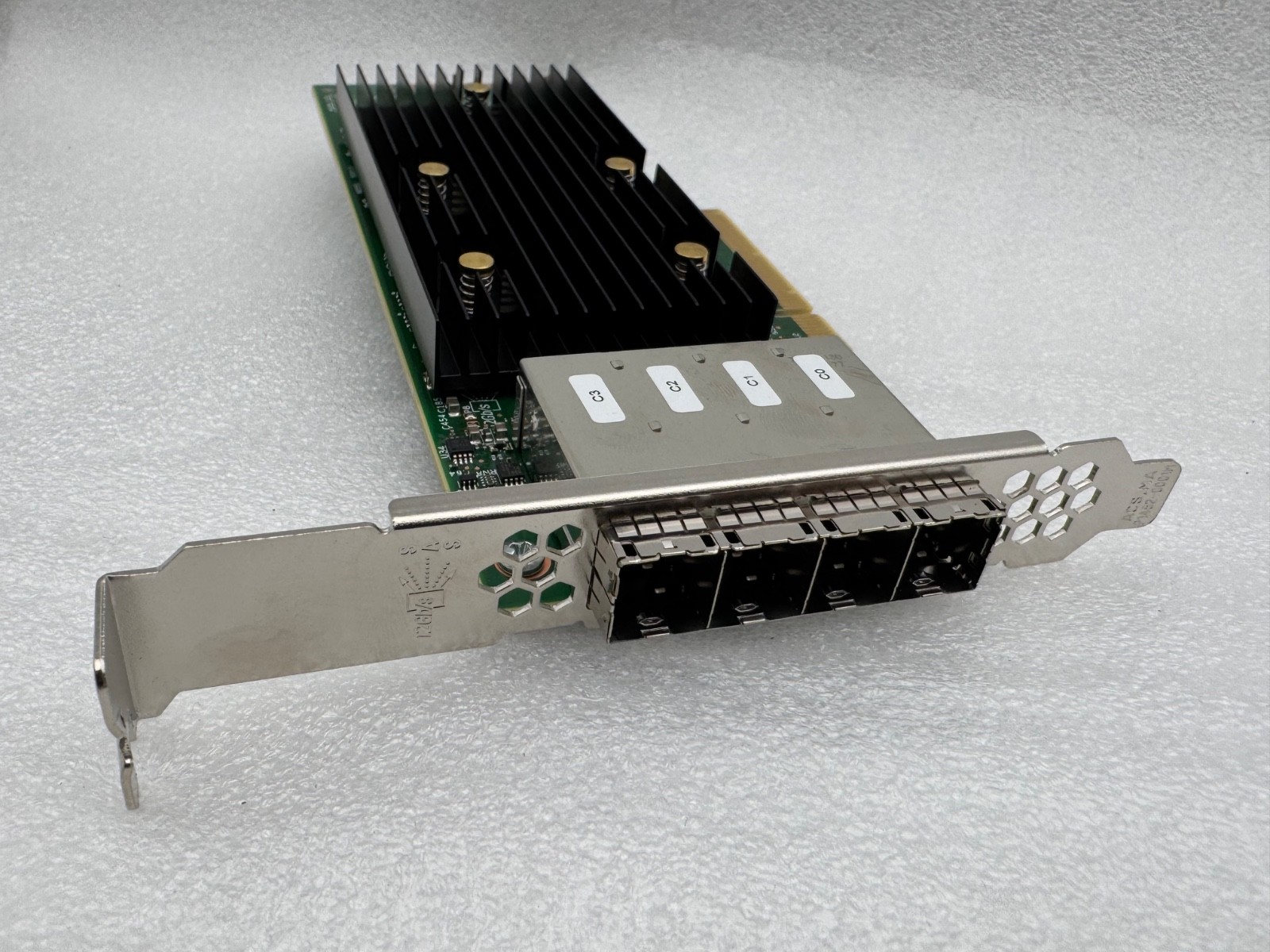 Intel RSP3GD016J Broadcom LSI 9400-16e SATA / SAS PCI-E x8 12Gbps Tri-Mode HBA