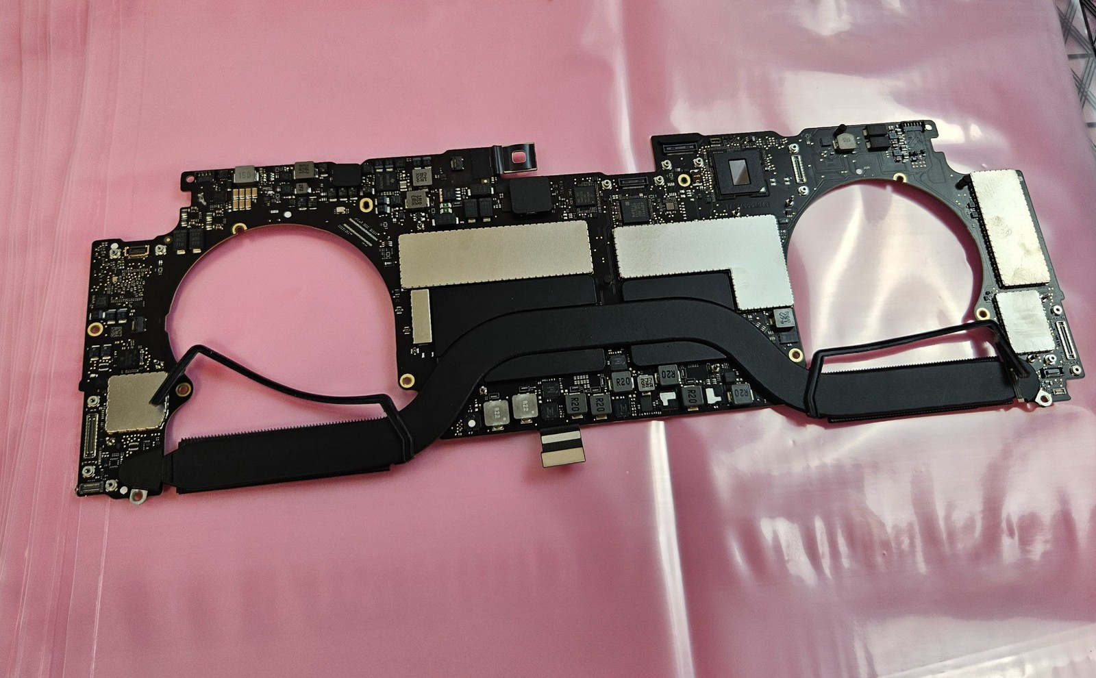 Apple MacBook Pro 15″ A1707 2017 Logic Board i7 3.1Ghz 16gb 2TB 820-00928-A