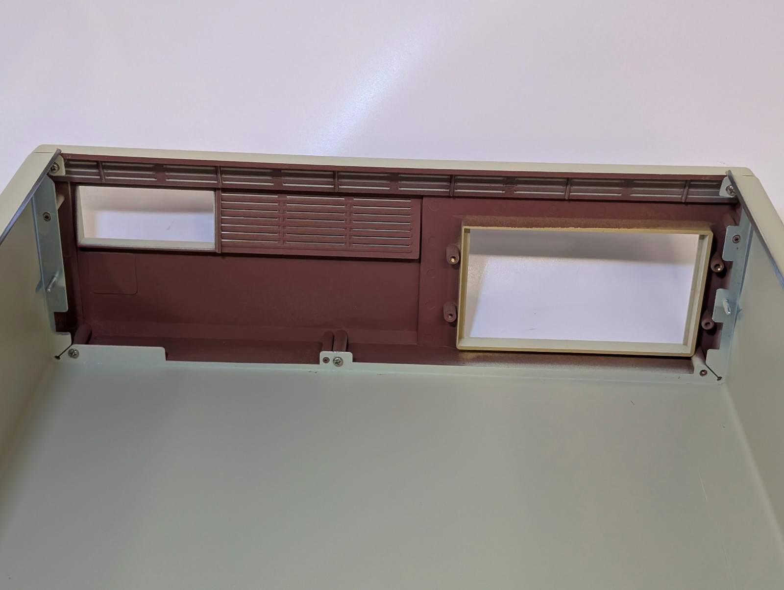 1980s 486 era horizontal computer case beige; V Three Systems PowerGate R486/33