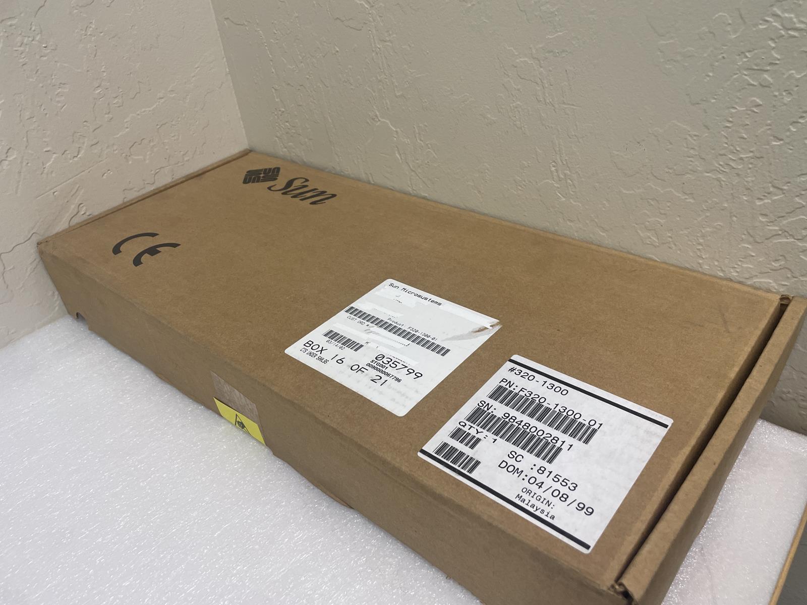 SUN 320-1300 KEYBOARD